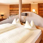 Apartmanhotel Auhof Wirtshaus & 4*