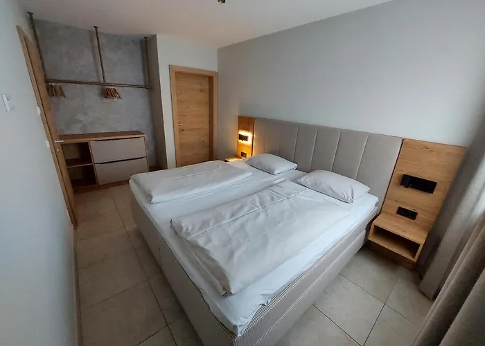 Auhof Wirtshaus & شقة فندقية كابرون