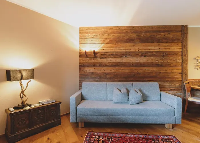 Auhof Wirtshaus & מלון דירות קפרון