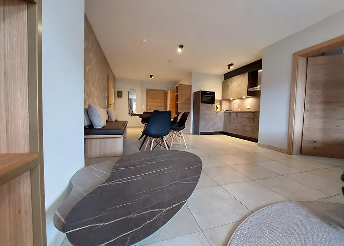 Auhof Wirtshaus & מלון דירות